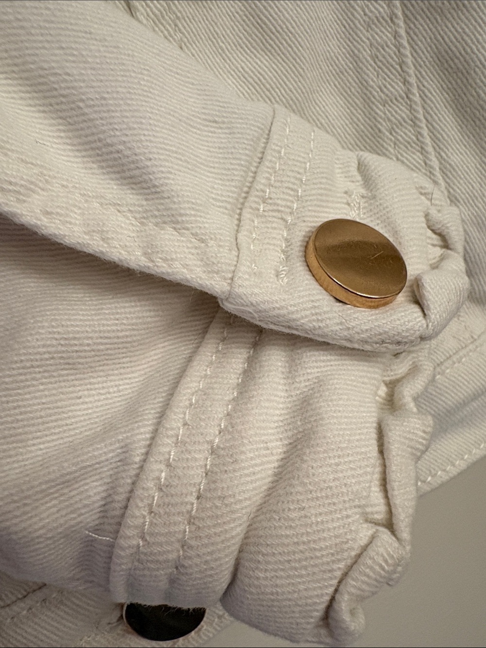 Draper James RSVP white denim Jacket with ruffle neck line - Picture 8 of 11